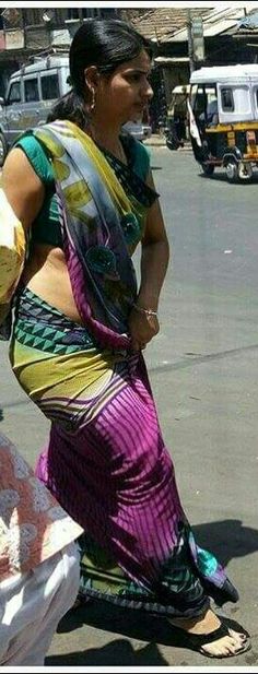 Sexy old age aunty in saree photos